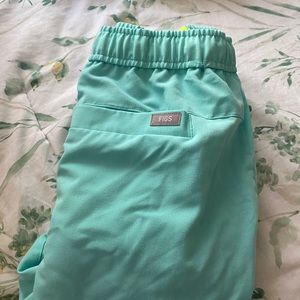 Figs womens aqua scrub set Catarina top